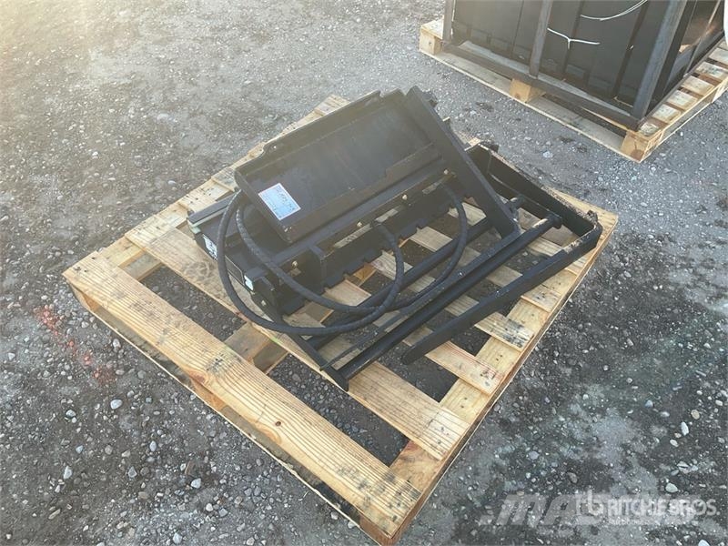 GIYI GY-CYHC 30 in Mini Skid Steer Forks (Unused) 叉