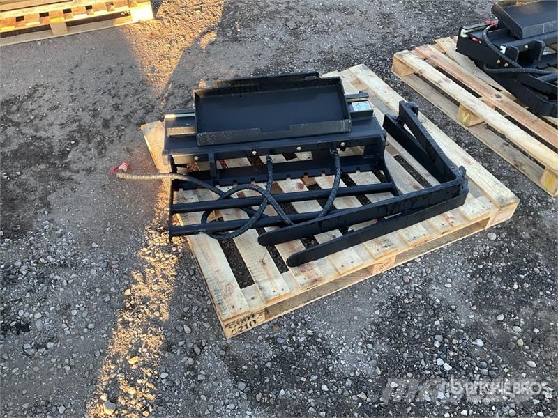  GIYI GY-CYHC 30 in Mini Skid Steer Forks (Unused) 叉