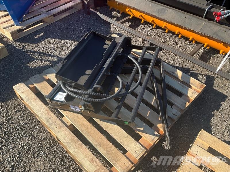  GIYI GY-CYHC 30 in Mini Skid Steer Forks (Unused) Вили