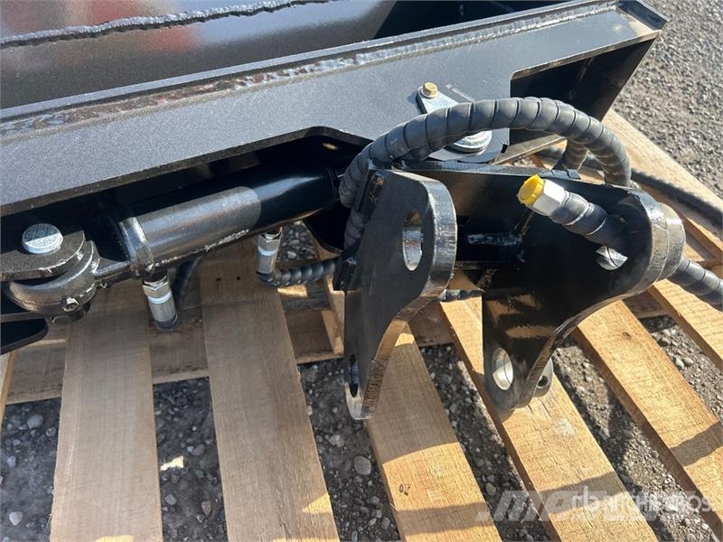 GIYI GY-D3T 32 in Hydraulic Tilting Excavator Buck Godet