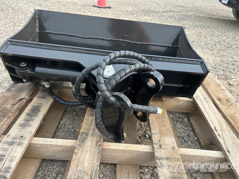 GIYI GY-D3T 32 in Hydraulic Tilting Excavator Buck Godet