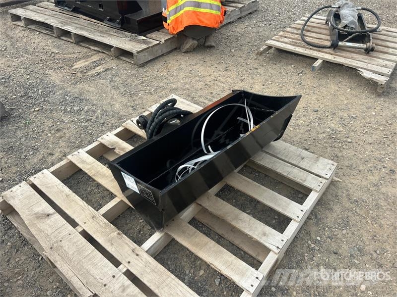GIYI GY-D3T 32 in Hydraulic Tilting Excavator Buck Godet