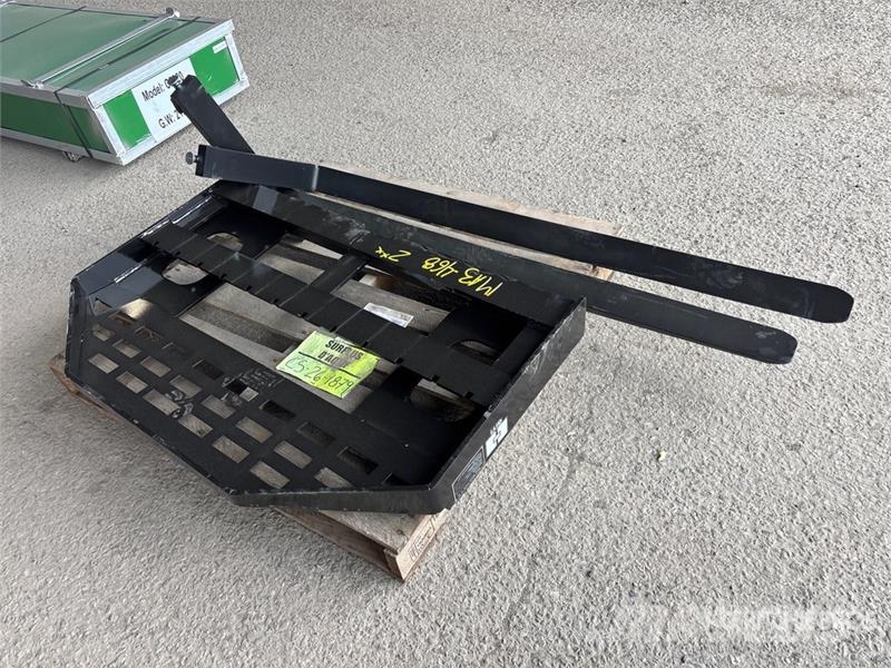GIYI GY-DHC 59 in Skid Steer Forks (Unused) Furci
