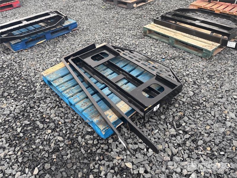 GIYI GY-DHC 59 in Skid Steer Forks (Unused) フォーク