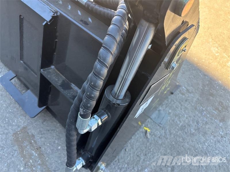 GIYI GY-KH72 72 in Multi-Purpose Skid Steer Bucket Kausi