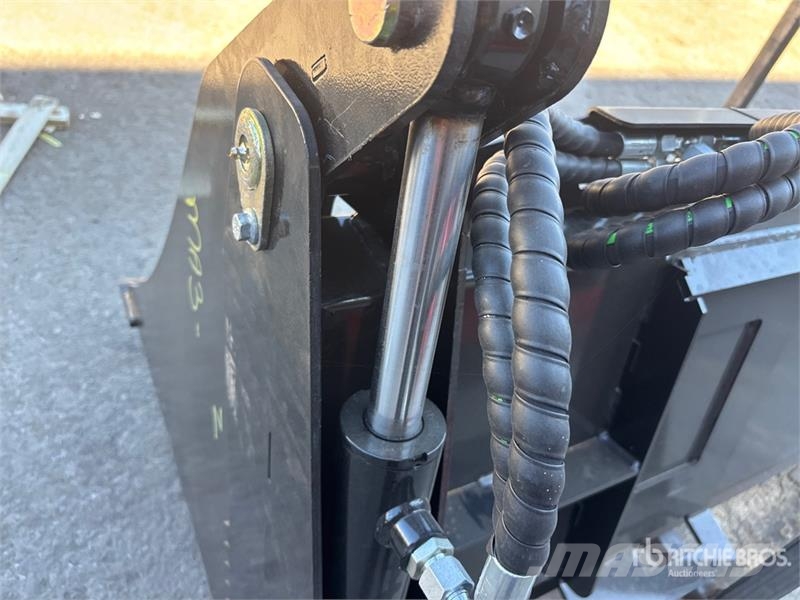 GIYI GY-KH72 72 in Multi-Purpose Skid Steer Bucket Kausi