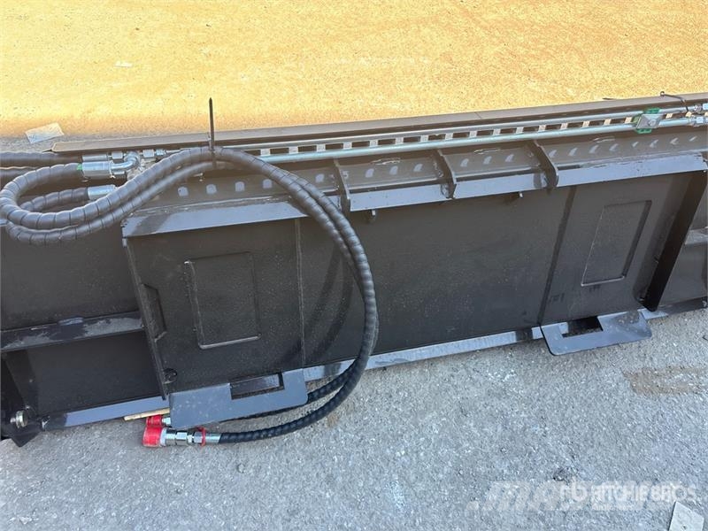 GIYI GY-KH72 72 in Multi-Purpose Skid Steer Bucket Kausi