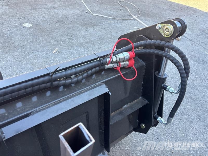 GIYI GY-KH72 72 in Multi-Purpose Skid Steer Bucket Kausi