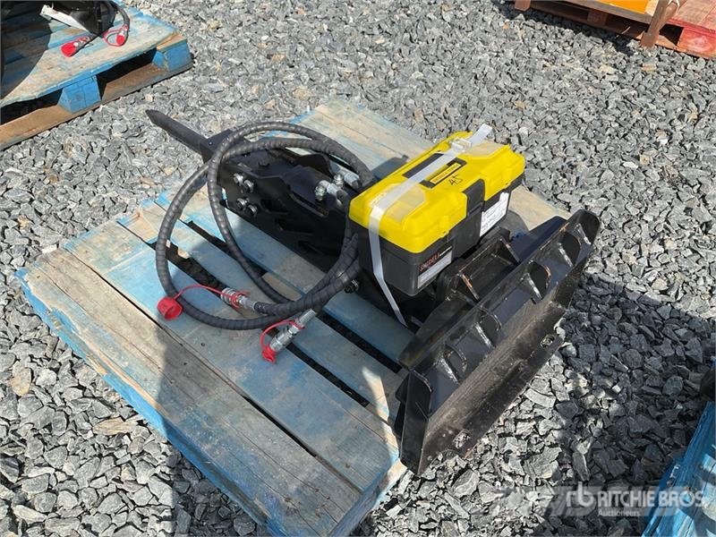 GIYI GY-P45 1.8 in Mini Skid Steer Breaker (Unused Čekići