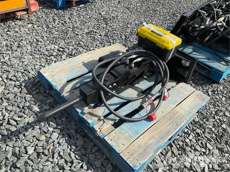 GIYI GY-P45 1.8 in Mini Skid Steer Breaker (Unused Čekići