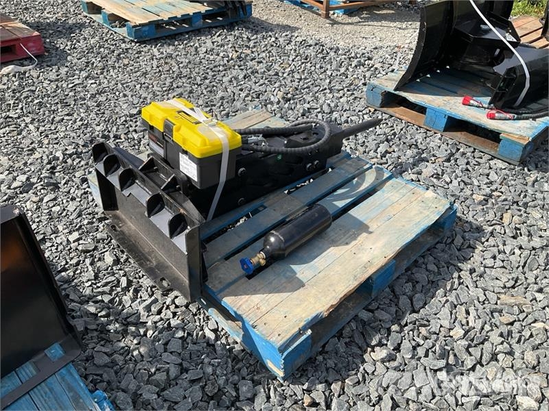 GIYI GY-P45 1.8 in Mini Skid Steer Breaker (Unused Čekići