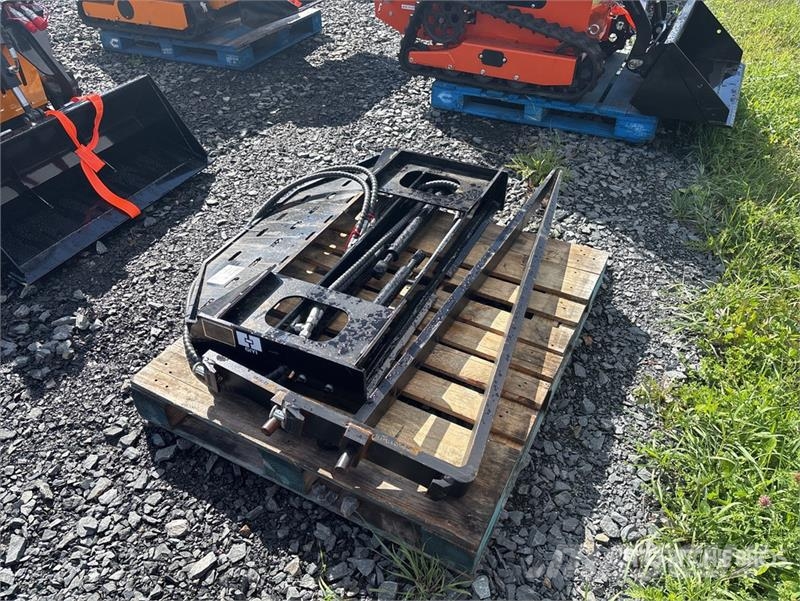 GIYI GY-SF60 60 in Skid Steer Forks (Unused) Vidlica