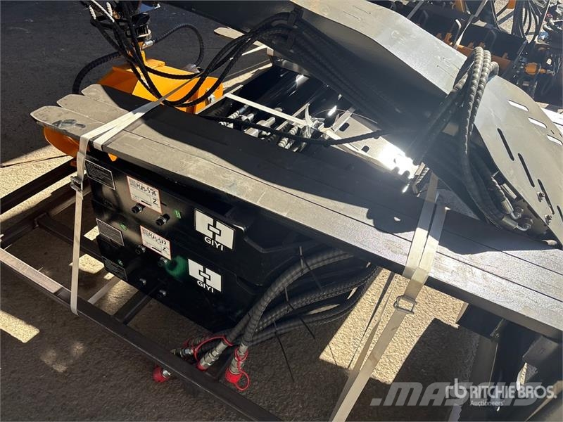  GIYI GY-SF60 60 in Skid Steer Forks (Unused) Вили