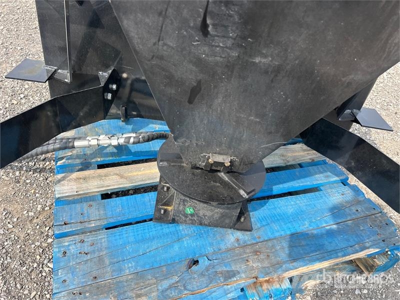  GIYI GY-SS52 7 in Skid Steer Salt Spreader (Unused Drugi deli