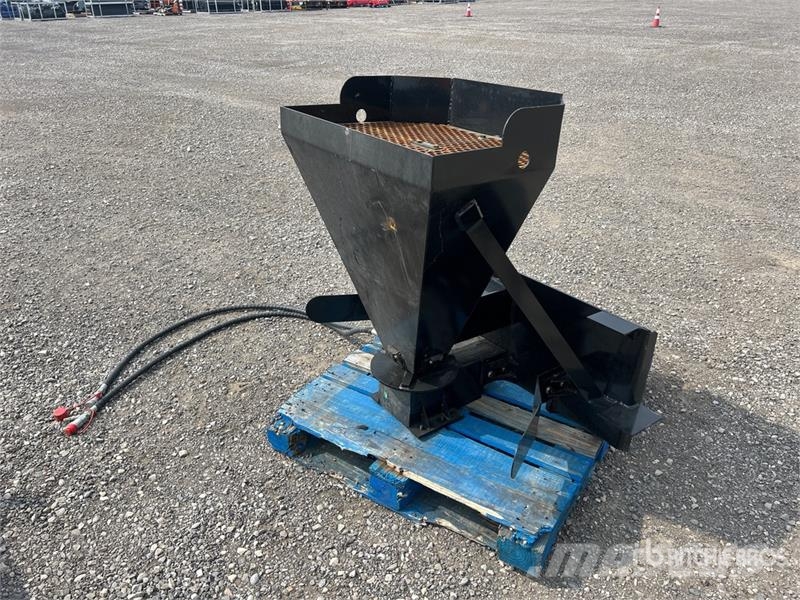  GIYI GY-SS52 7 in Skid Steer Salt Spreader (Unused Drugi deli