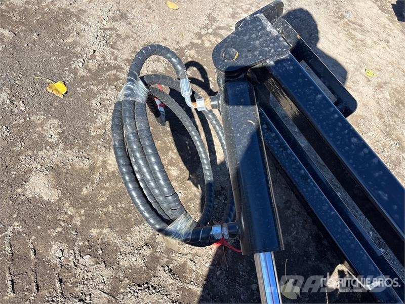  GIYI GY-TP45 25 in Skid Steer Post Puller (Unused) Outros componentes