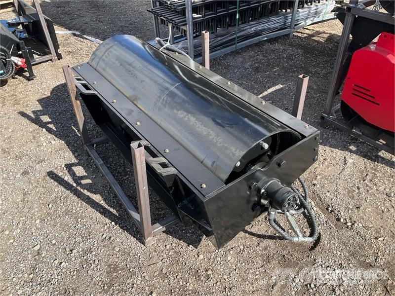GIYI GY-VR59 59 in Skid Steer Vibratory Roller (Un مداحل