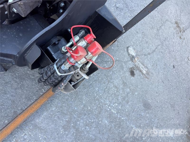  GIYI GY-X39 39 in Mini Skid Steer Trencher (Unused ماكينات حفر خنادق