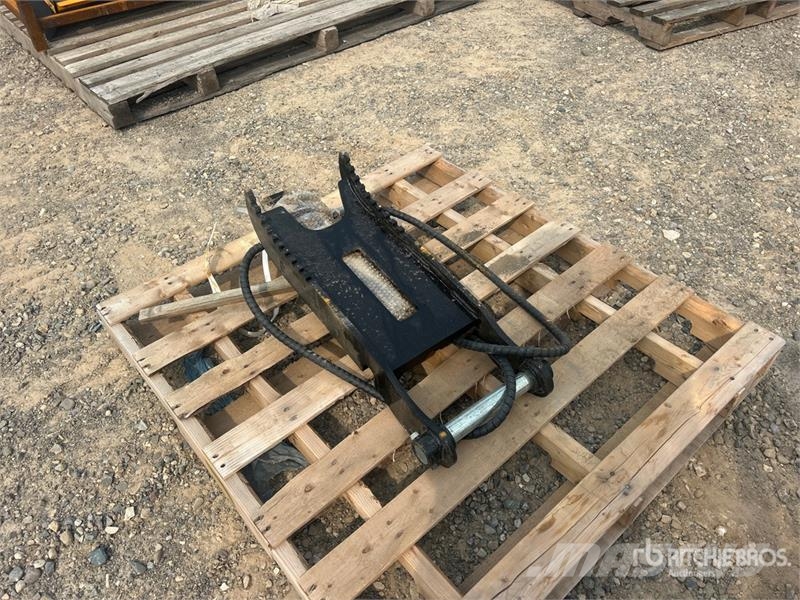 GIYI GY-XJ3T 11 in Hydraulic Excavator Thumb (Unus Godet