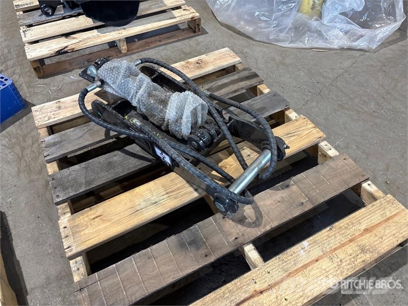 GIYI GY-XJ3T Hydraulic Excavator Thumb - Fits 3 to Kanalak