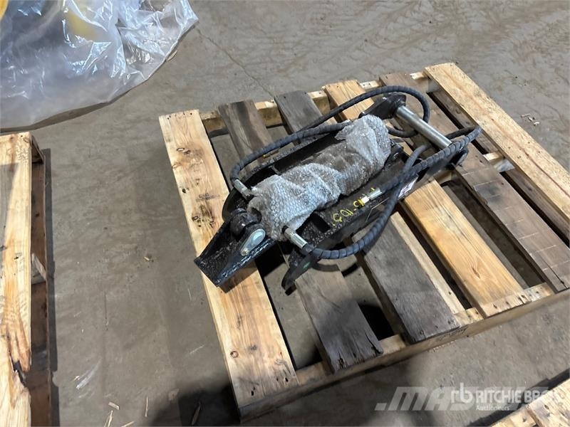 GIYI GY-XJ3T Hydraulic Excavator Thumb - Fits 3 to Kanalak