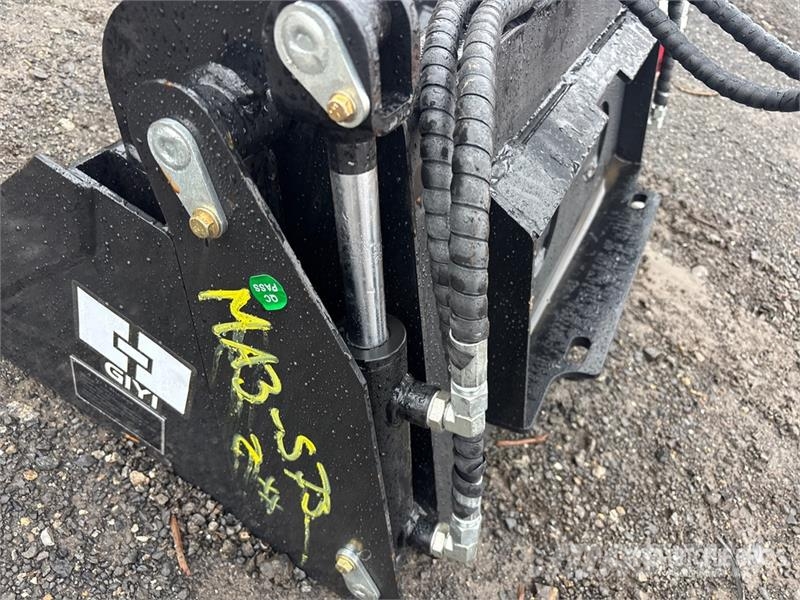 GIYI GY-XKH39 39 in Multi-Purpose Mini Skid Steer バケット