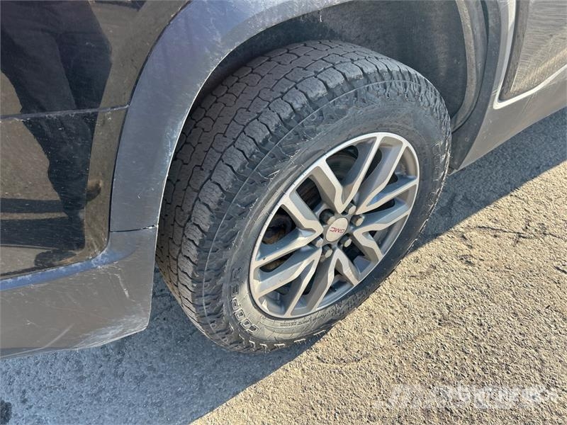 GMC Acadia SLE SUV Carros