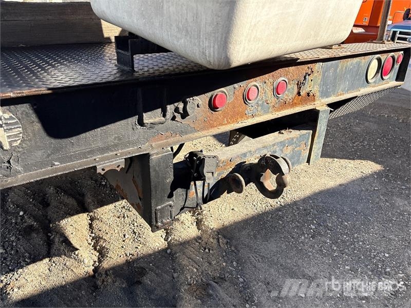 GMC AT37-G 37 ft on GMC C5500 4x2 Cable Placer Bucket  Teherautóra szerelt emelők és állványok