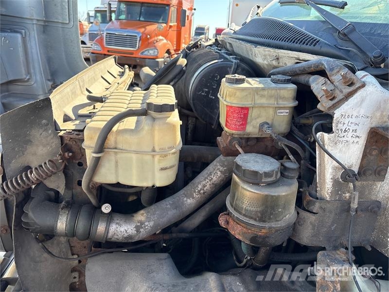 GMC AT37-G 37 ft on GMC C5500 4x2 Cable Placer Bucket  Teherautóra szerelt emelők és állványok