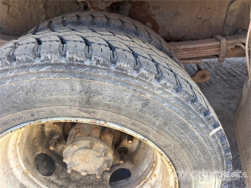 GMC C5500 Camion con sponde ribaltabili