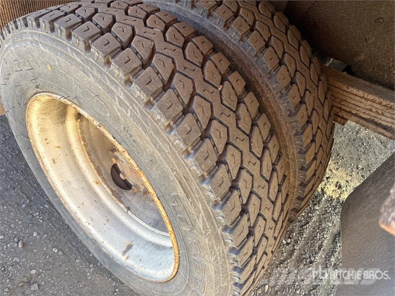 GMC C5500 Camion con sponde ribaltabili