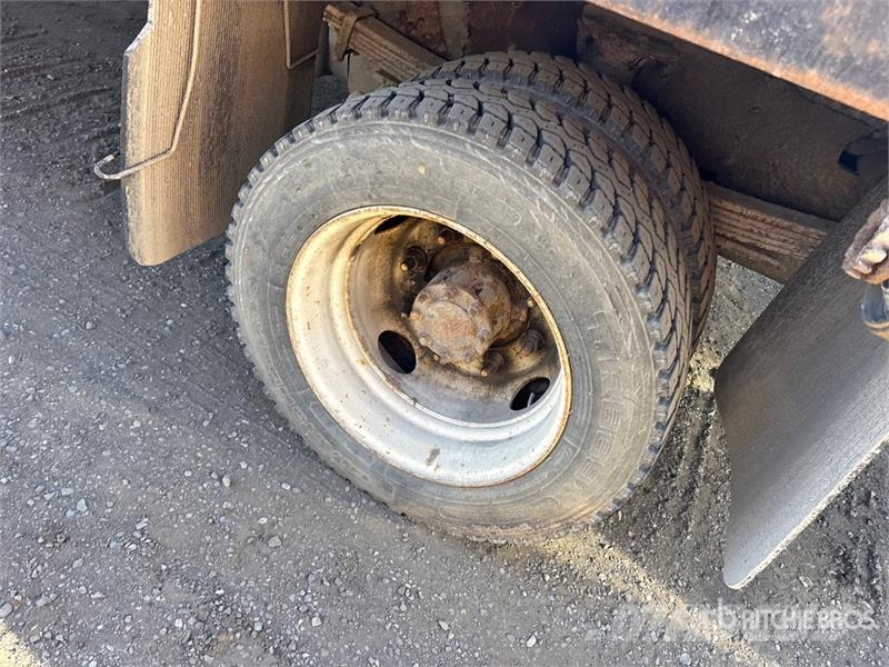 GMC C5500 Camion con sponde ribaltabili