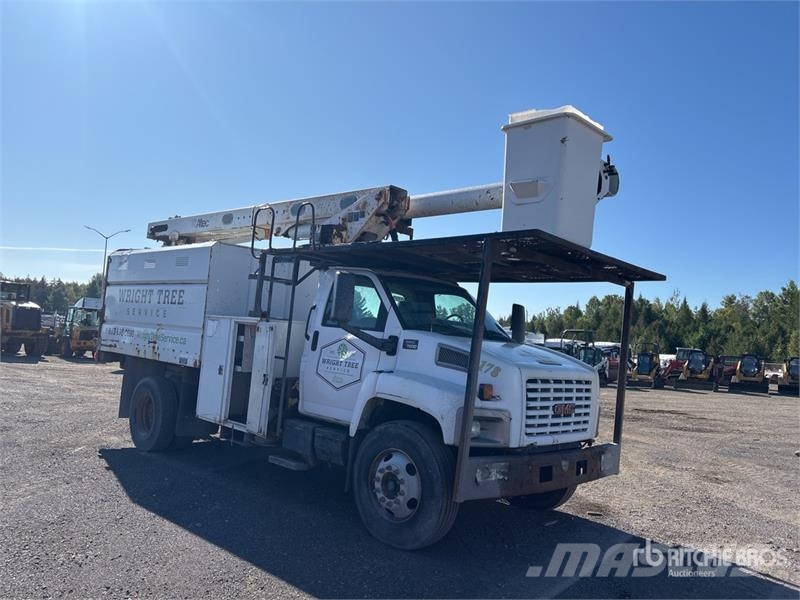 GMC LRV56 56 ft on GMC C7000 4x2 Forestry Chipper Body LKW-Arbeitsbühnen