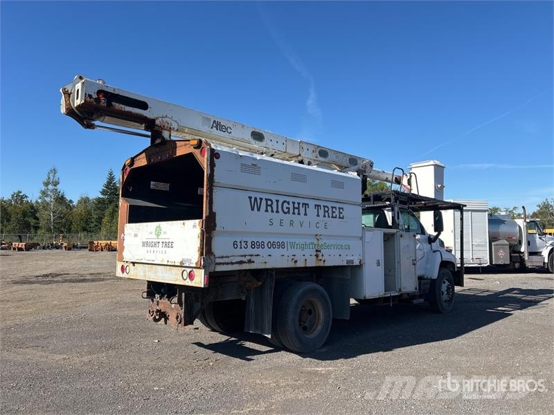 GMC LRV56 56 ft on GMC C7000 4x2 Forestry Chipper Body LKW-Arbeitsbühnen