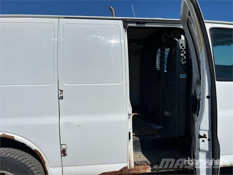 GMC Savana 2500 Cargo Van Transporterek