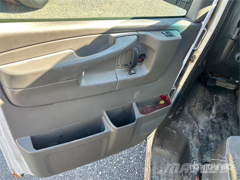 GMC Savana 2500 Cargo Van Transporterek