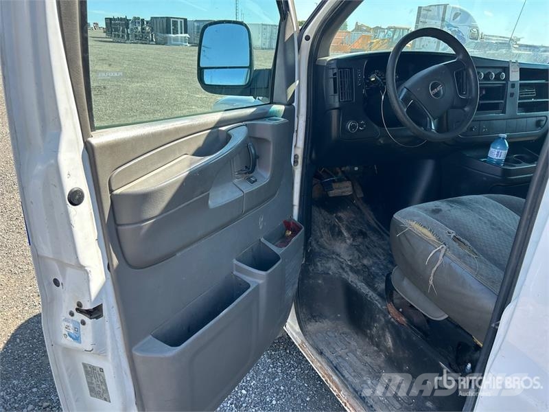 GMC Savana 2500 Cargo Van Transporterek