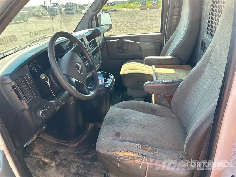 GMC Savana 2500 Cargo Van Transporterek