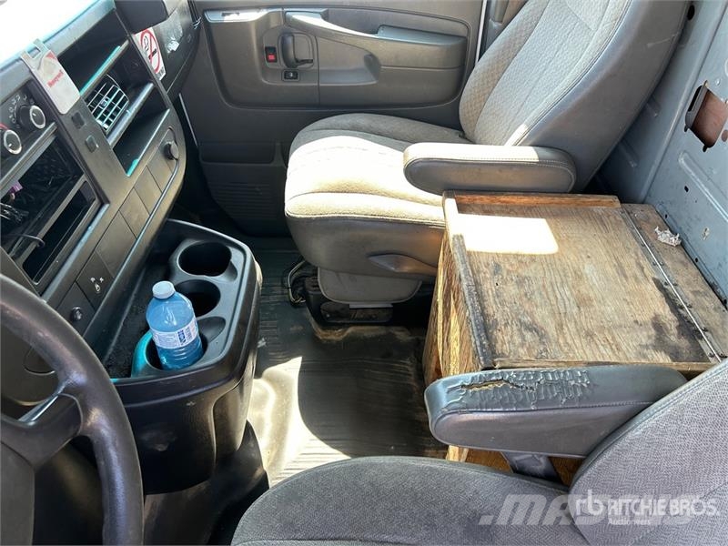 GMC Savana 2500 Cargo Van Transporterek