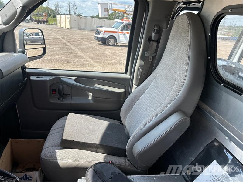 GMC Savana 2500 Utility Truck شاحنات خفيفة/مفصلية الجوانب