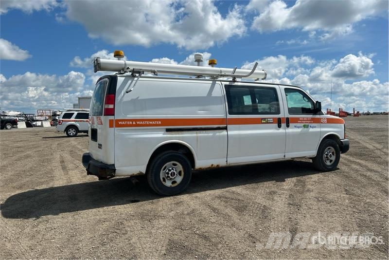 GMC Savana 2500 Utility Truck شاحنات خفيفة/مفصلية الجوانب