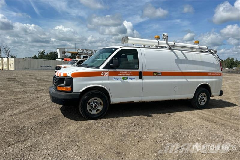 GMC Savana 2500 Utility Truck شاحنات خفيفة/مفصلية الجوانب