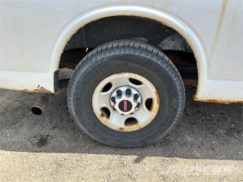 GMC Savana 2500 Utility Truck شاحنات خفيفة/مفصلية الجوانب