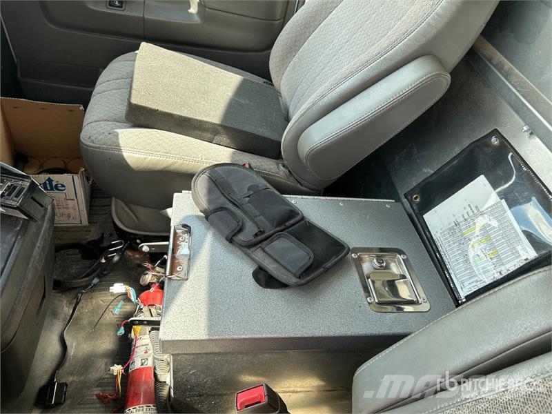 GMC Savana 2500 Utility Truck شاحنات خفيفة/مفصلية الجوانب