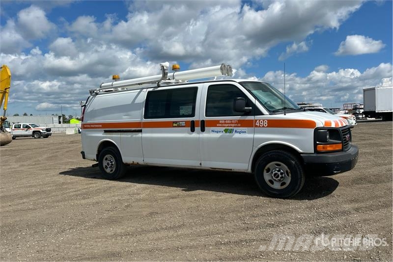 GMC Savana 2500 Utility Truck شاحنات خفيفة/مفصلية الجوانب