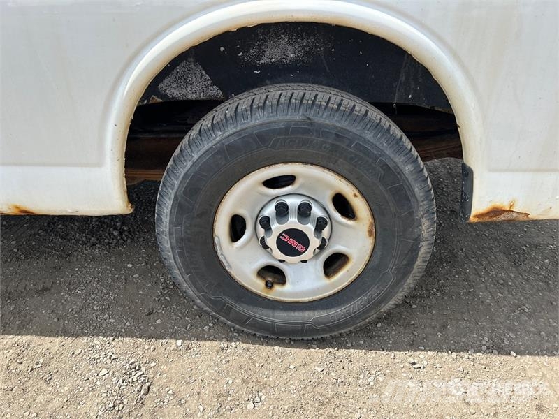 GMC Savana 2500 Utility Truck شاحنات خفيفة/مفصلية الجوانب