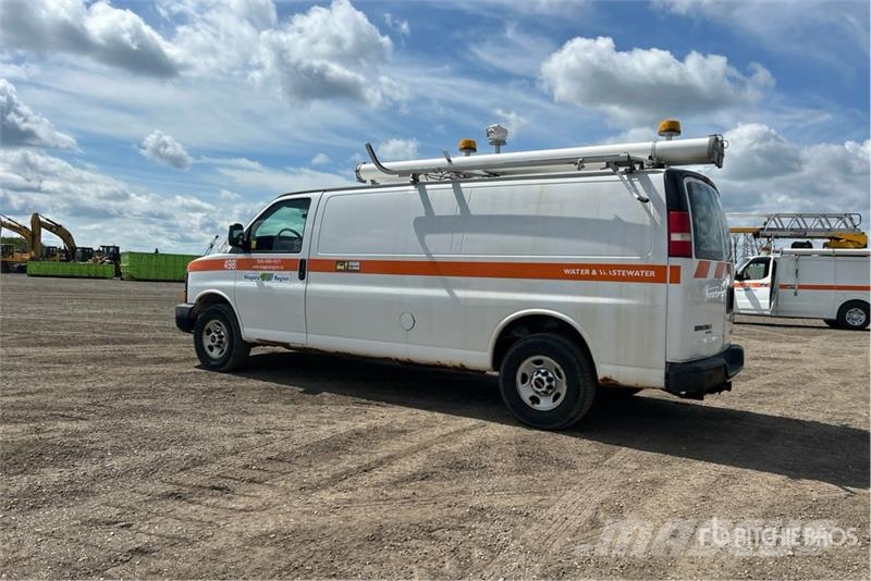 GMC Savana 2500 Utility Truck شاحنات خفيفة/مفصلية الجوانب