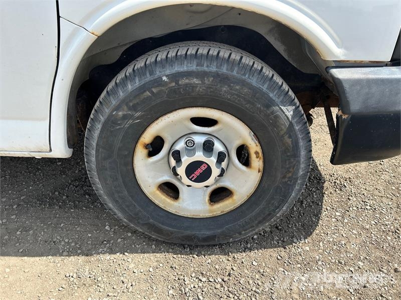 GMC Savana 2500 Utility Truck شاحنات خفيفة/مفصلية الجوانب