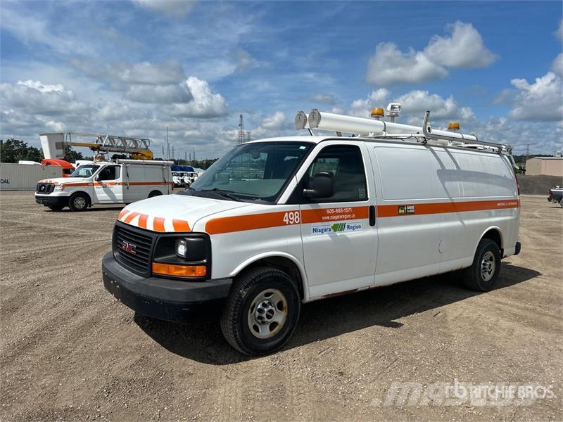GMC Savana 2500 Utility Truck شاحنات خفيفة/مفصلية الجوانب