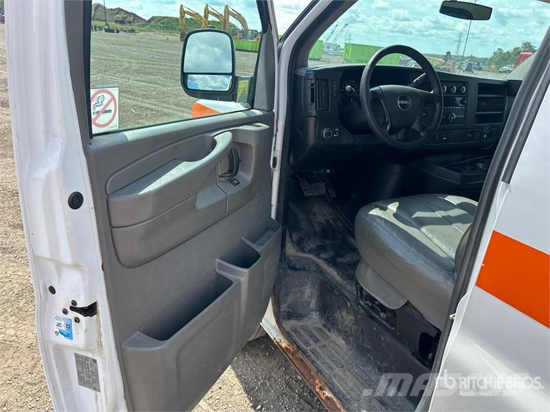 GMC Savana 2500 Utility Truck شاحنات خفيفة/مفصلية الجوانب